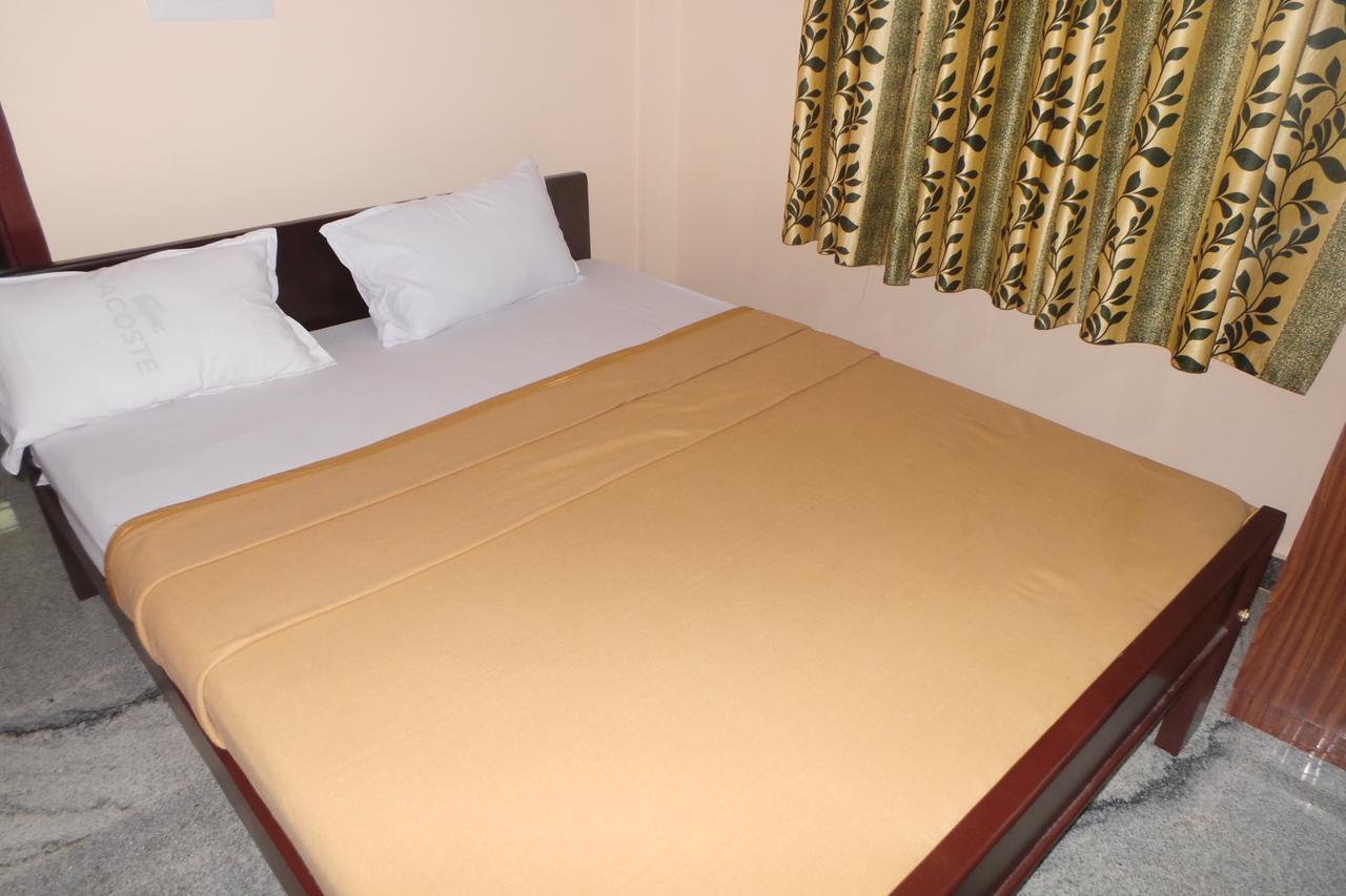 Iroomz Sri Vinayaka Comfort Virajpet Extérieur photo