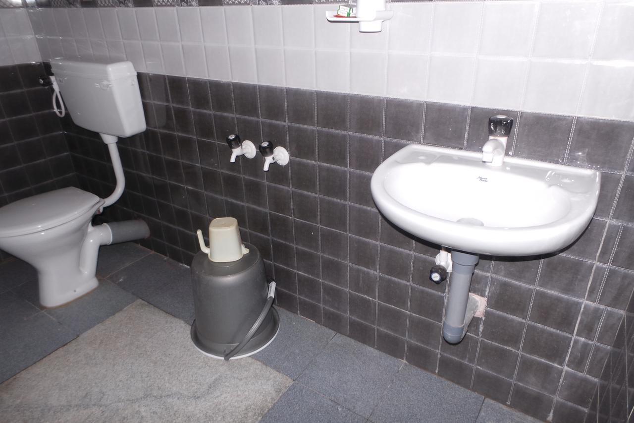 Iroomz Sri Vinayaka Comfort Virajpet Extérieur photo