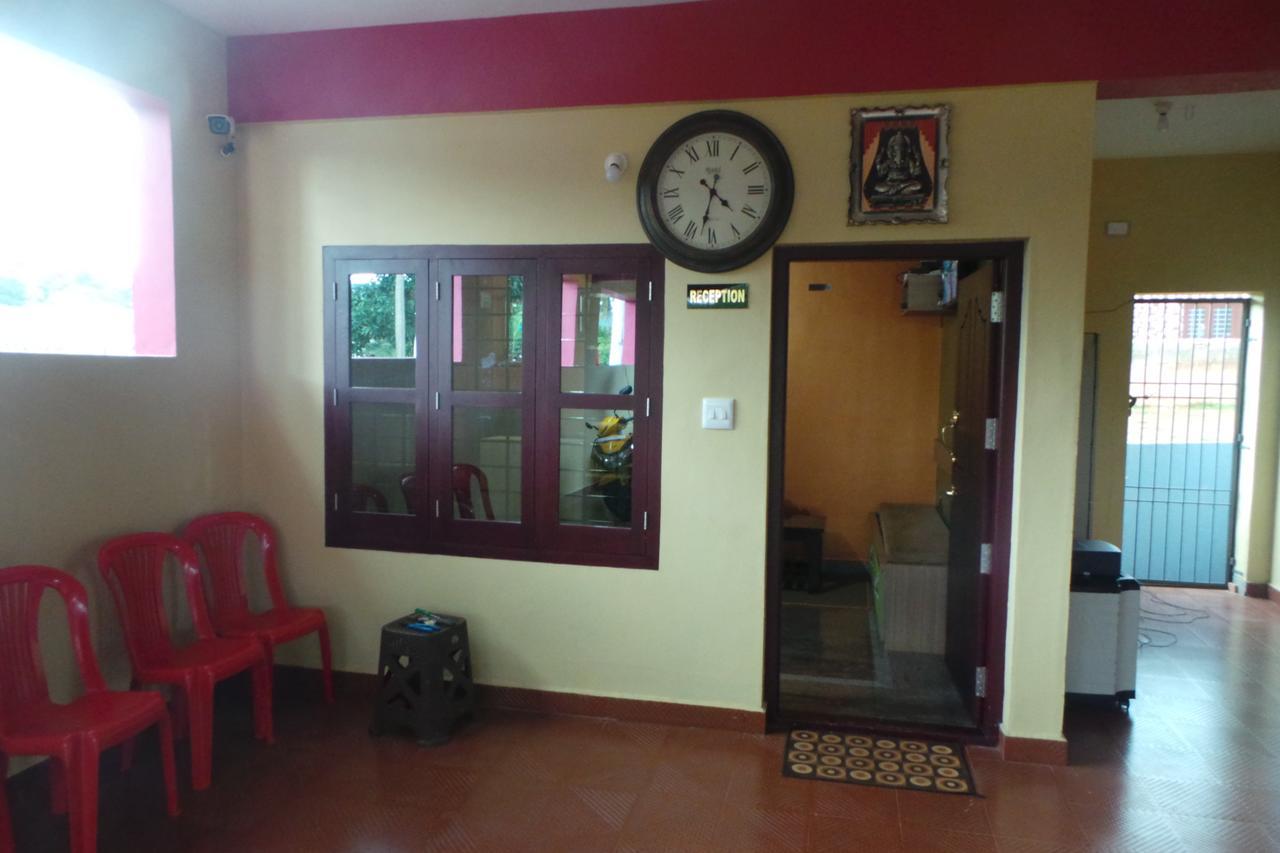 Iroomz Sri Vinayaka Comfort Virajpet Extérieur photo