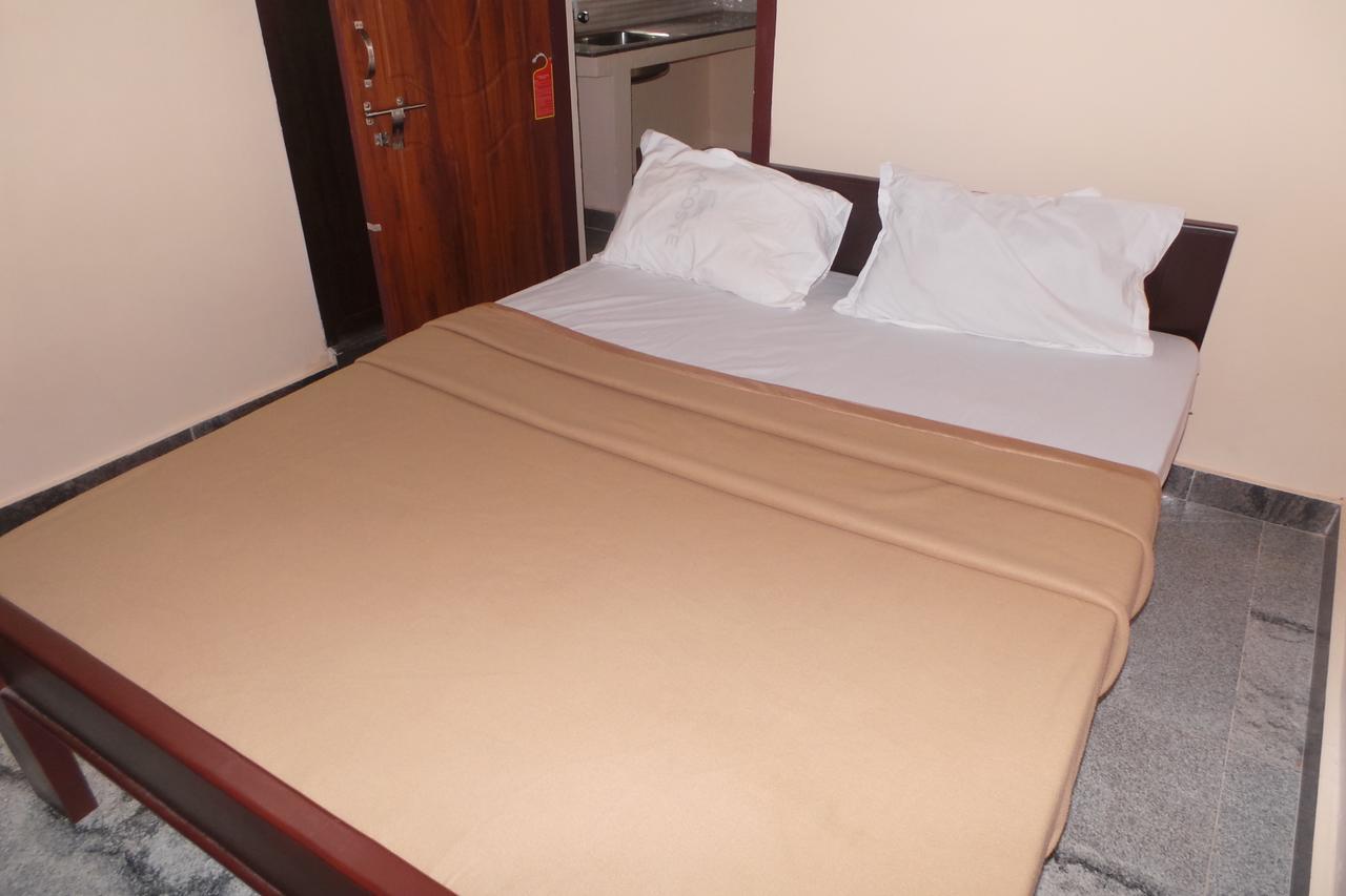 Iroomz Sri Vinayaka Comfort Virajpet Extérieur photo