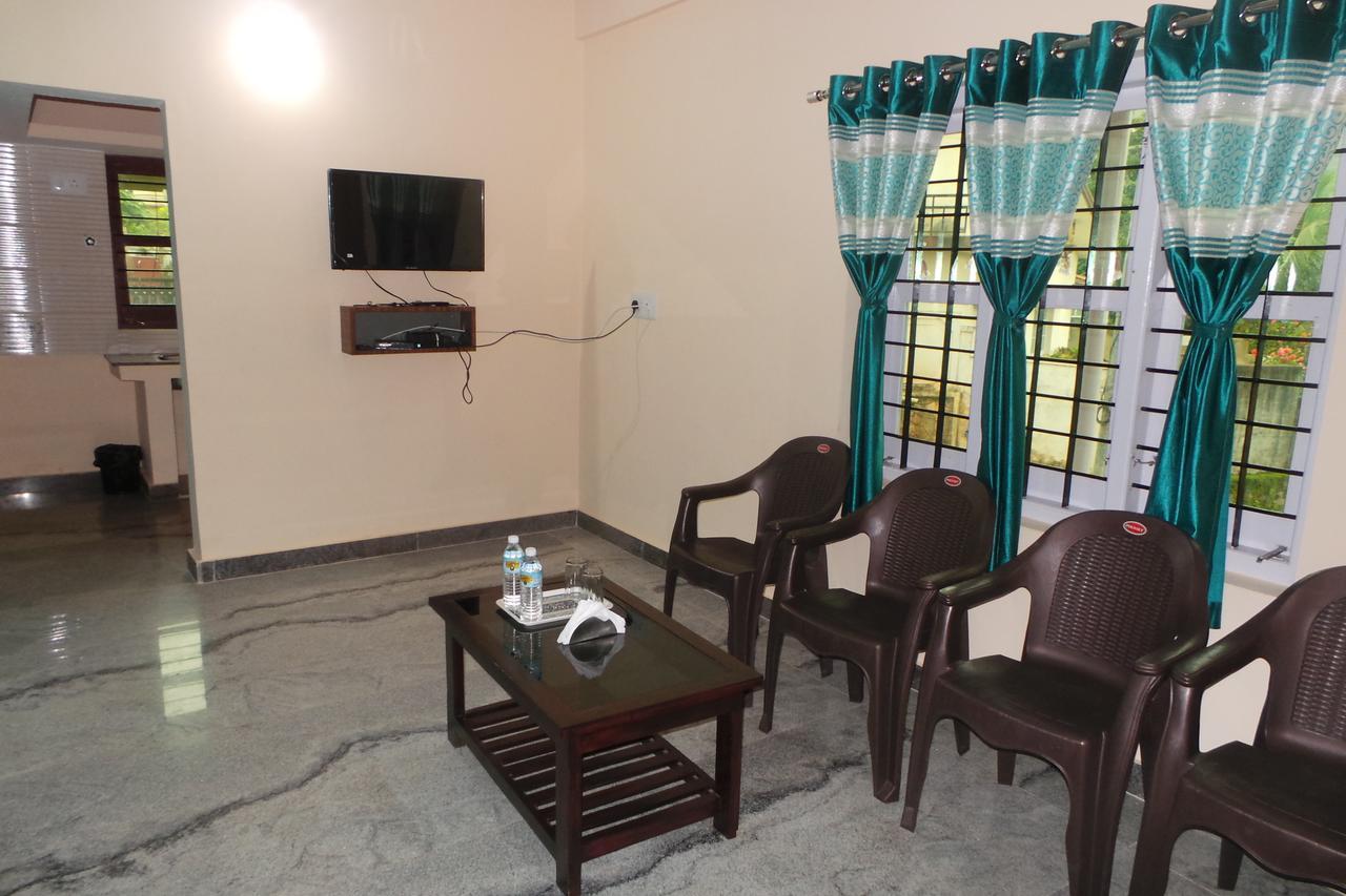 Iroomz Sri Vinayaka Comfort Virajpet Extérieur photo