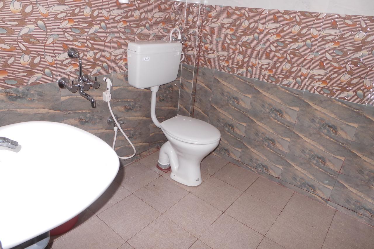 Iroomz Sri Vinayaka Comfort Virajpet Extérieur photo