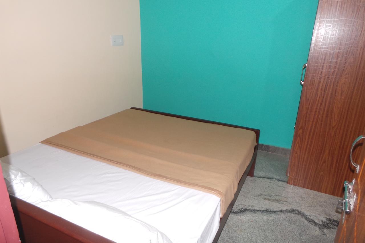 Iroomz Sri Vinayaka Comfort Virajpet Extérieur photo