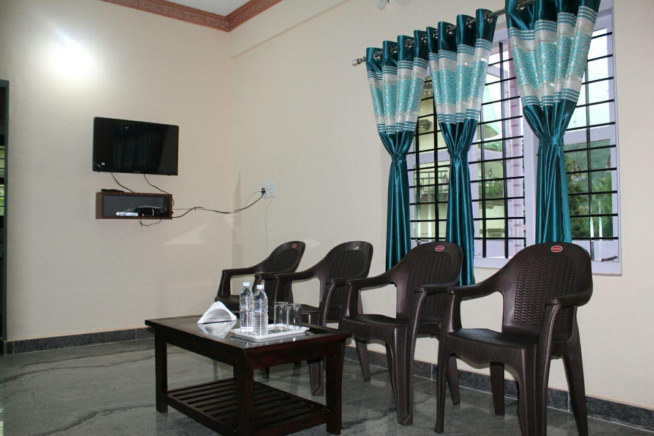 Iroomz Sri Vinayaka Comfort Virajpet Extérieur photo